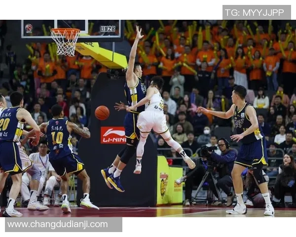 2021年2月CBA精彩对决回顾广东队与山东队的巅峰对抗录像分析